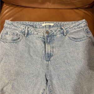 PacSun straight leg stylish jean. Roomy, casual, faded wash.